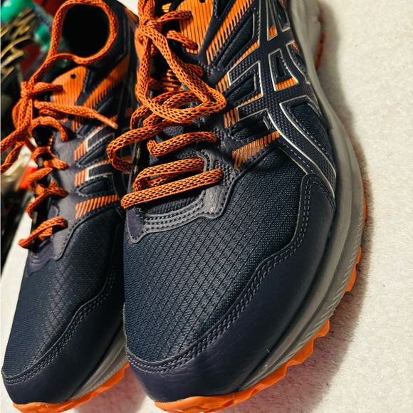 Almost Brand New High Performance Men’s Sneakers By ASICS - Size 12

Box 77 - Picture 8 of 9